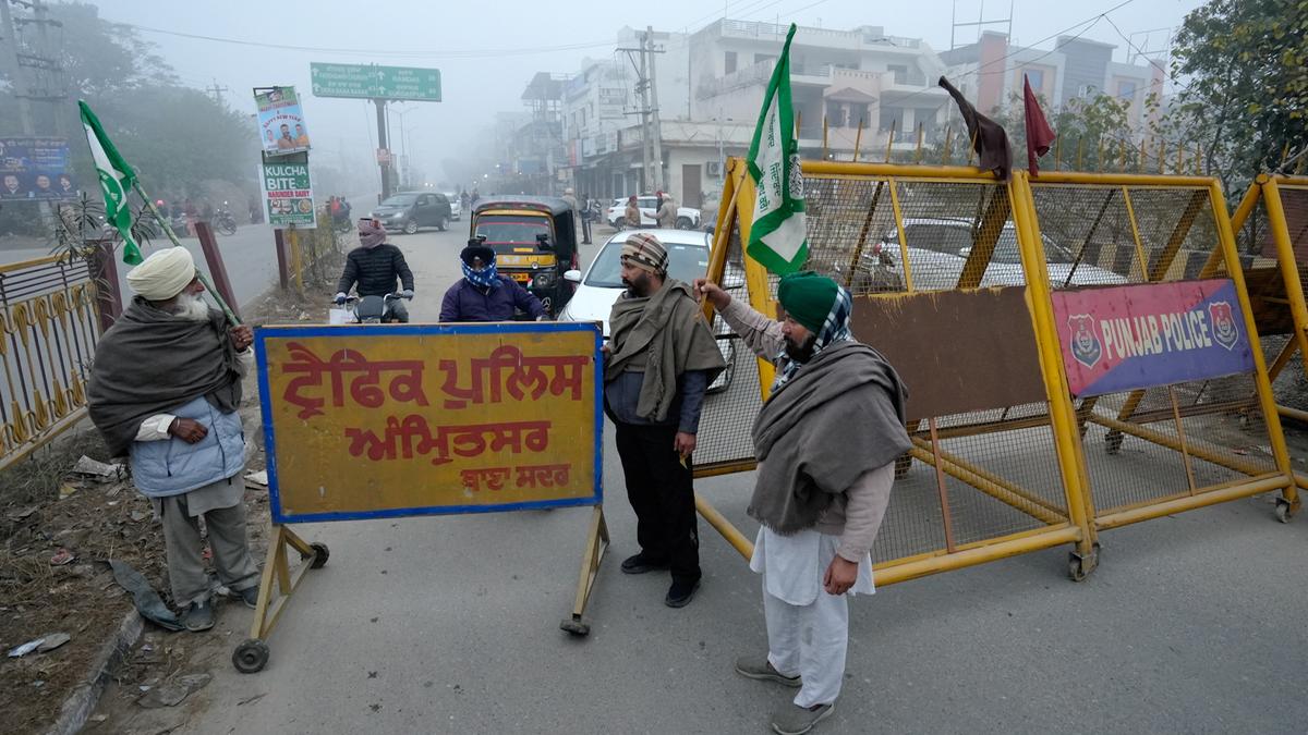 किसानों का Punjab बंद, यातायात प्रभावित , rail, bus service suspended