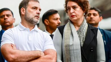 Rahul ,कांग्रेस ने इलेक्ट्रॉनिक वोटिंग मशीन (ईवीएम) की विश्वसनीयता पर सवाल उठाए हैं। पार्टी के नेताओं का कहना है कि ईवीएम के जरिए चुनाव परिणामों में गड़बड़ी की संभावना से इनकार नहीं किया जा सकता। rahul gandhi and priyanka gandhi